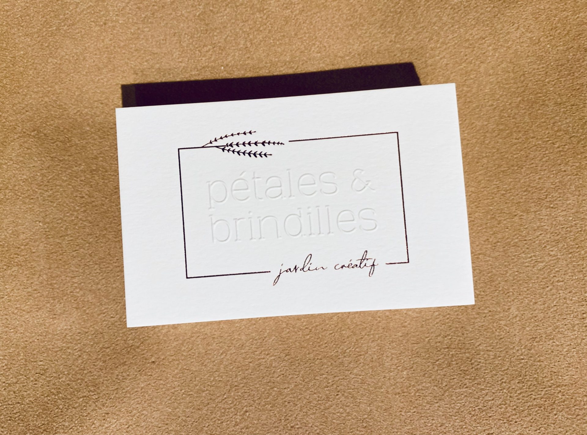 graphiste-nantes-studio-créatif-la-rusée-direction-artistique-fleuriste-pétales-et-brindilles-cartes-de-visite