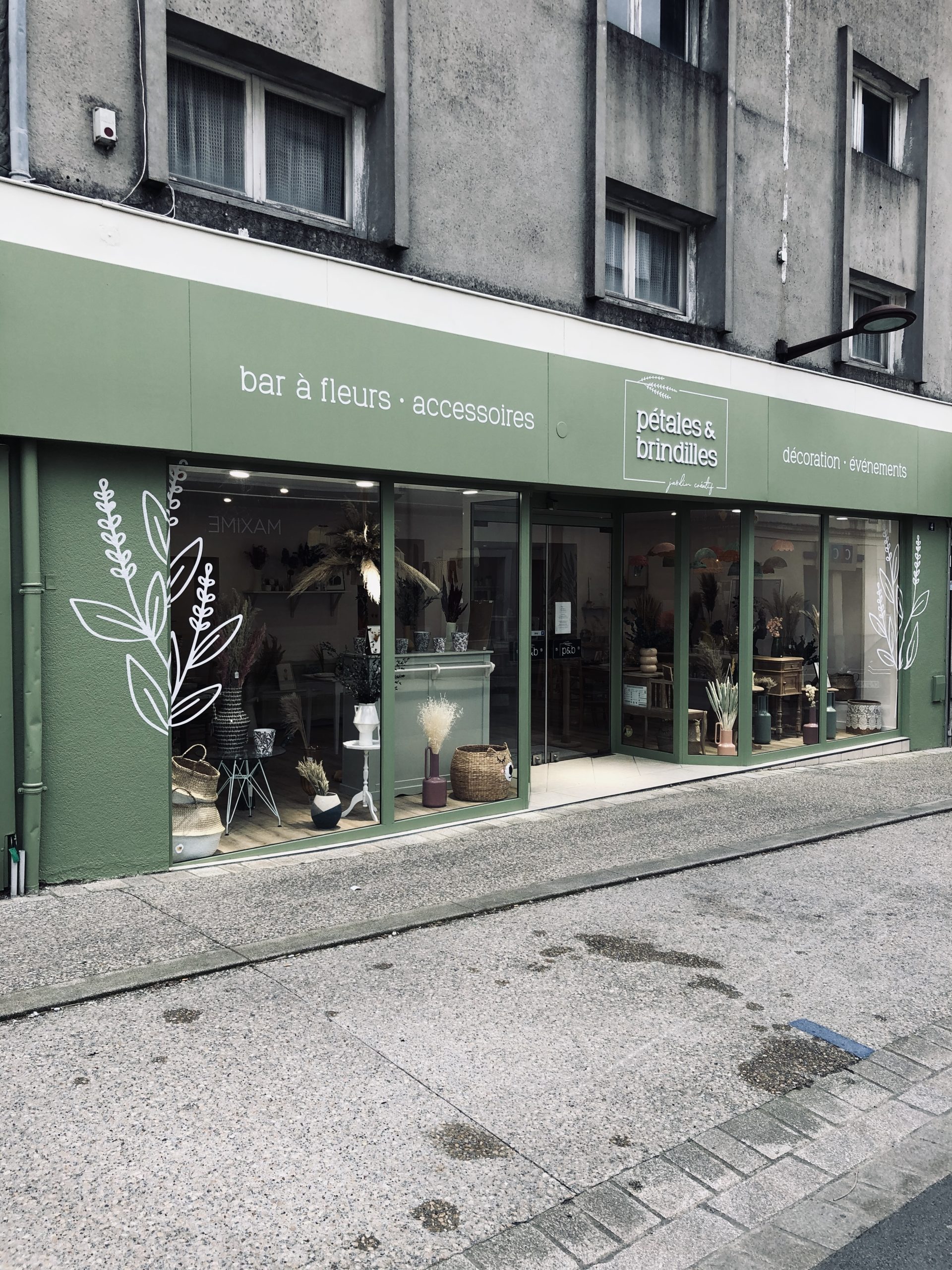 graphiste-nantes-studio-créatif-la-rusée-direction-artistique-fleuriste-pétales-et-brindilles-devanture