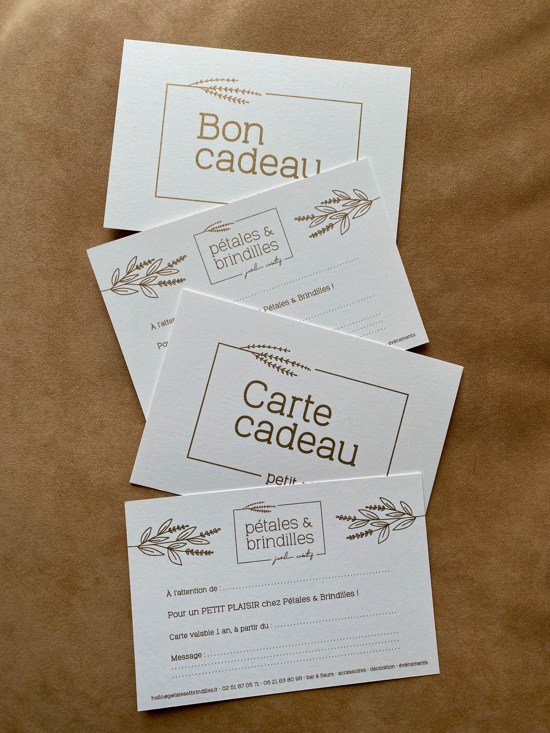 graphiste-nantes-studio-créatif-la-rusée-direction-artistique-fleuriste-pétales-et-brindilles-carte-cadeau