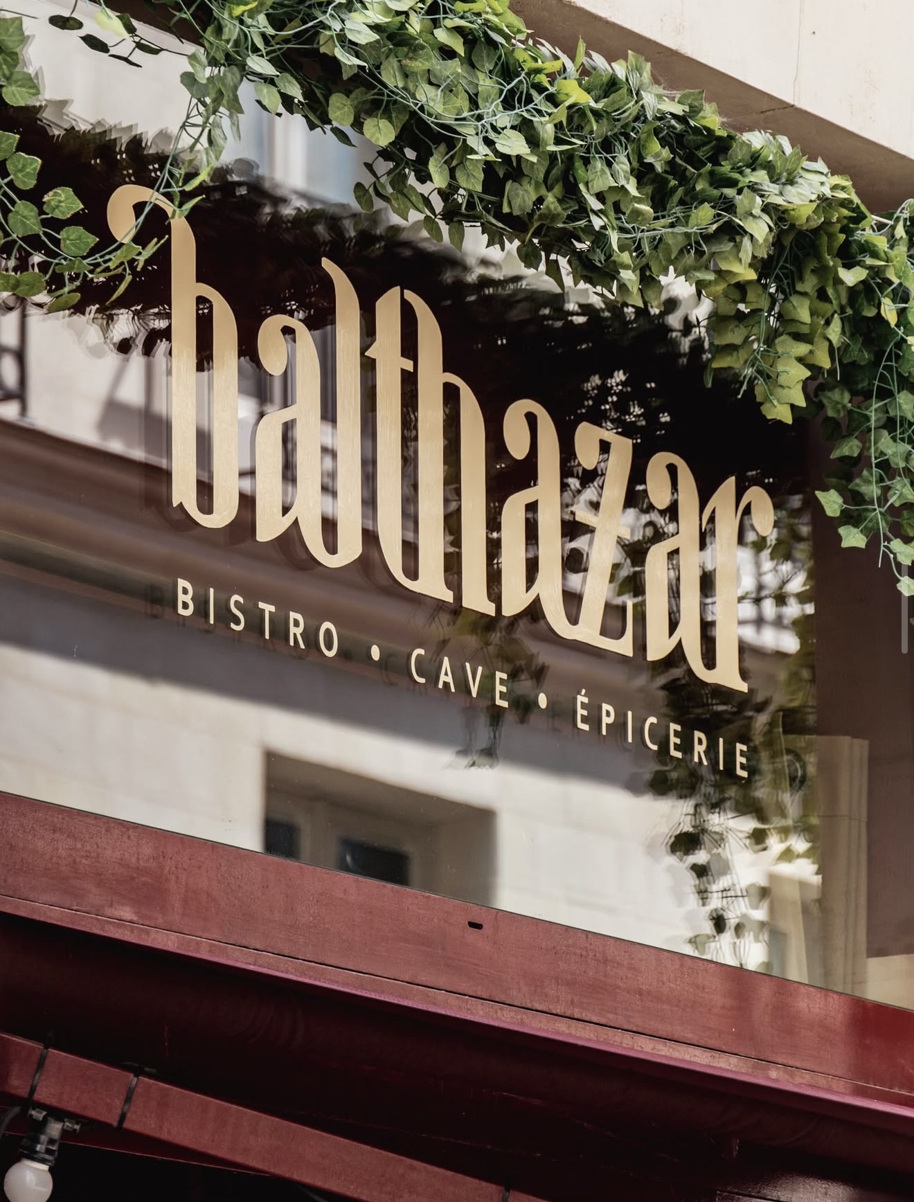 studio-creatif-nantes-direction-artistique-restaurant-nantes-le-balthazar-rue-santeuil-enseigne