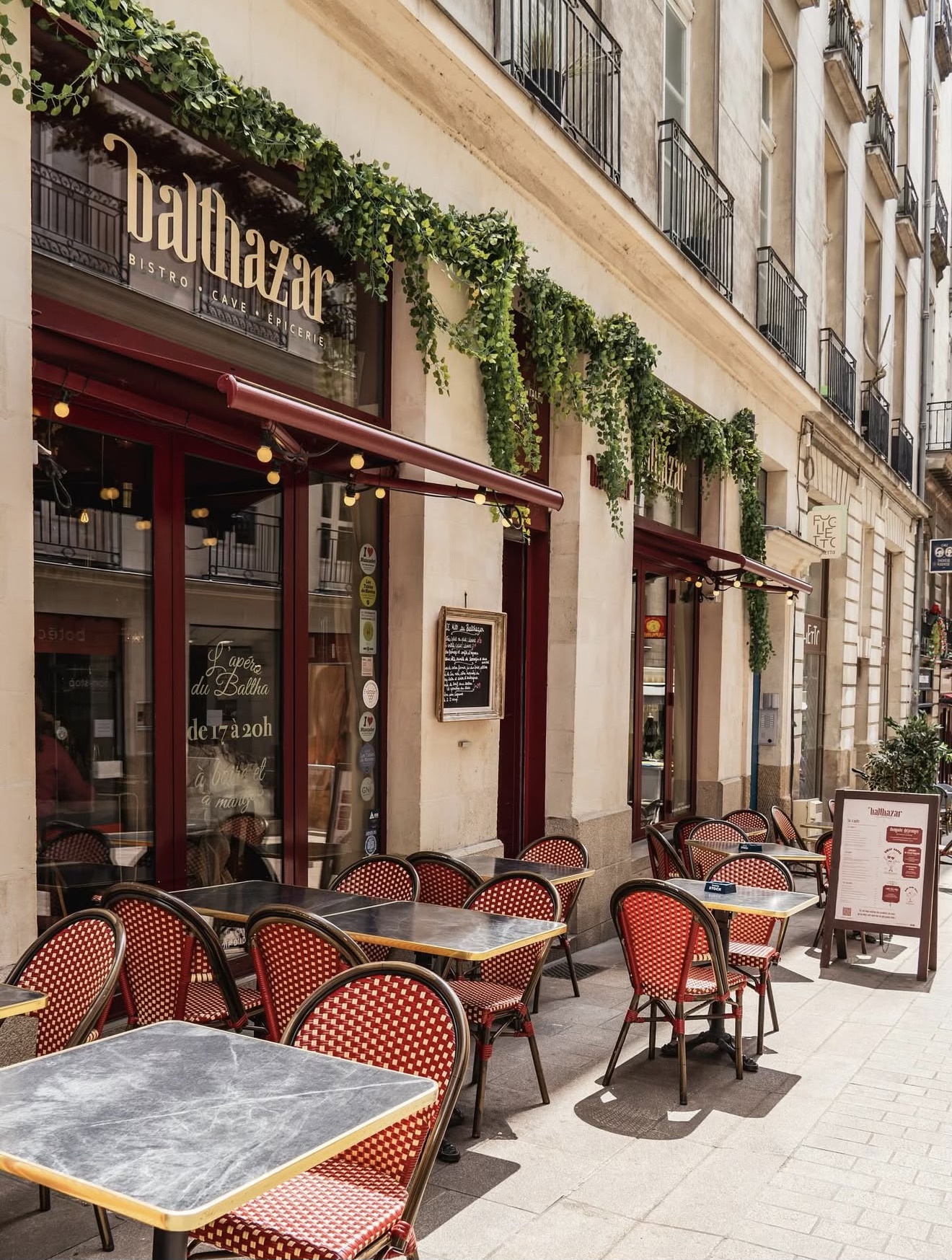 studio-creatif-nantes-direction-artistique-restaurant-nantes-le-balthazar-rue-santeuil-devanture