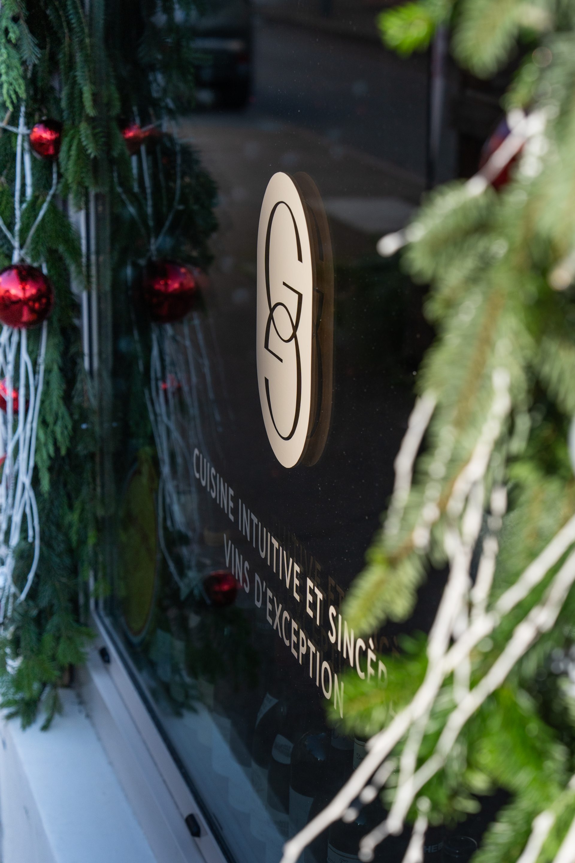 Devanture cave glouglou pornichet peinture en lettres naines enseigne