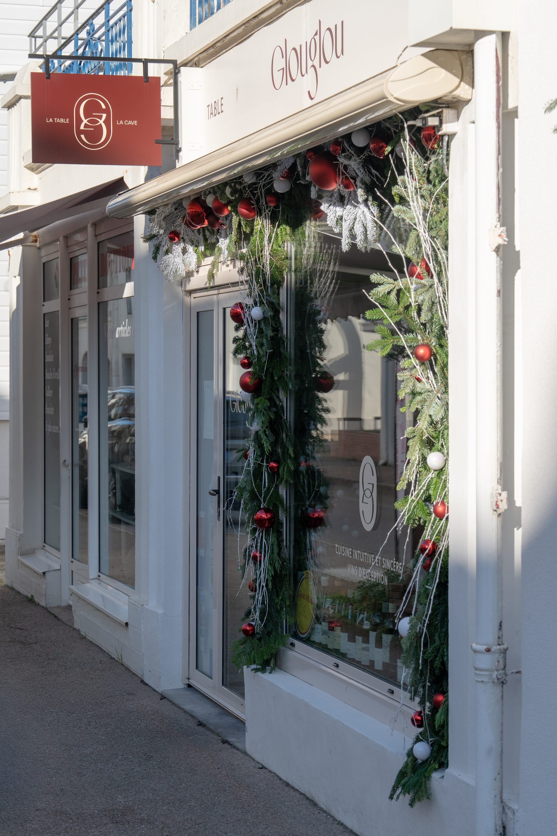 Devanture cave glouglou pornichet peinture en lettres naines enseigne