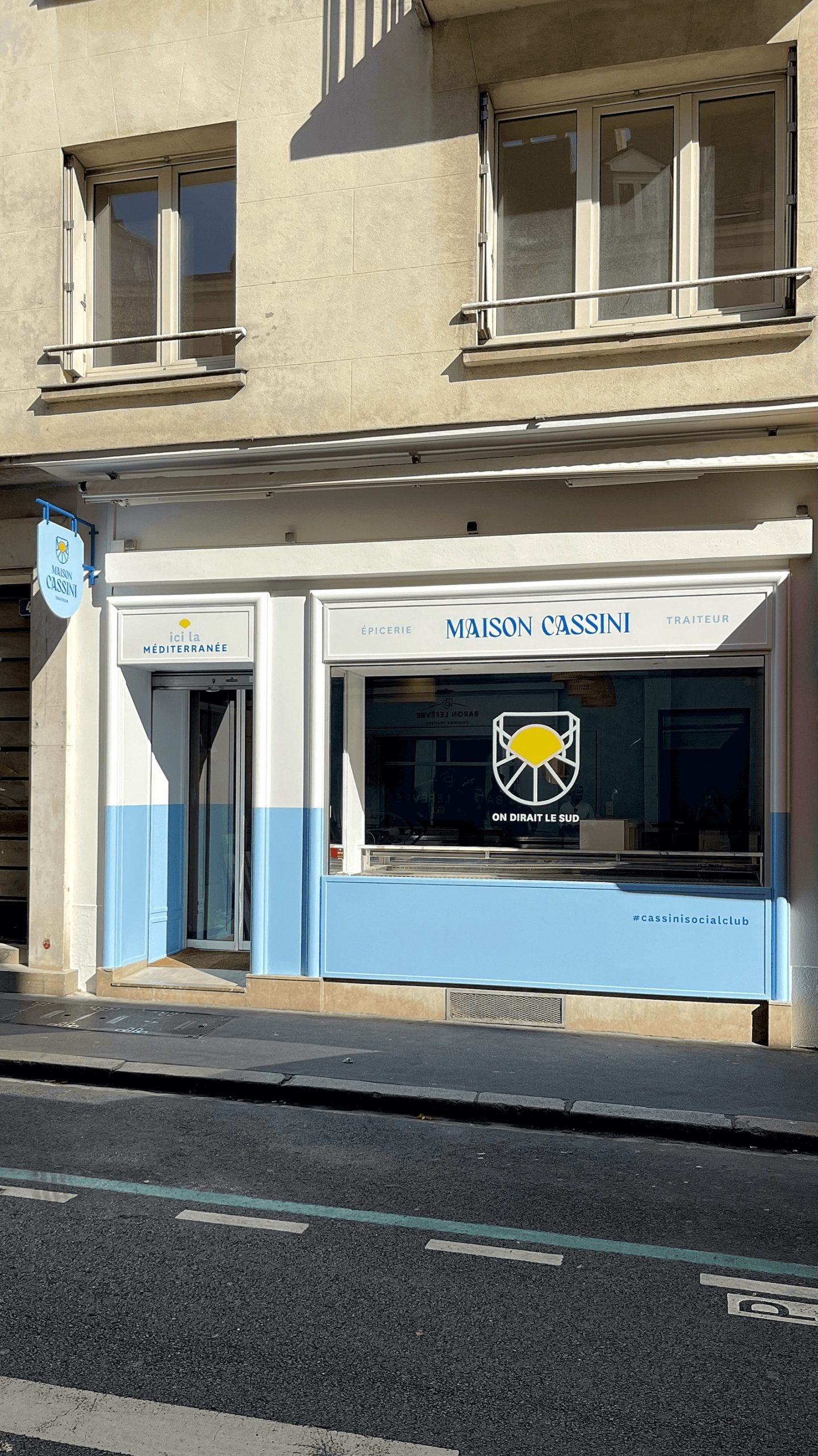 Devanture de l’épicerie Maison Cassini avec enseigne élégante et artisanale