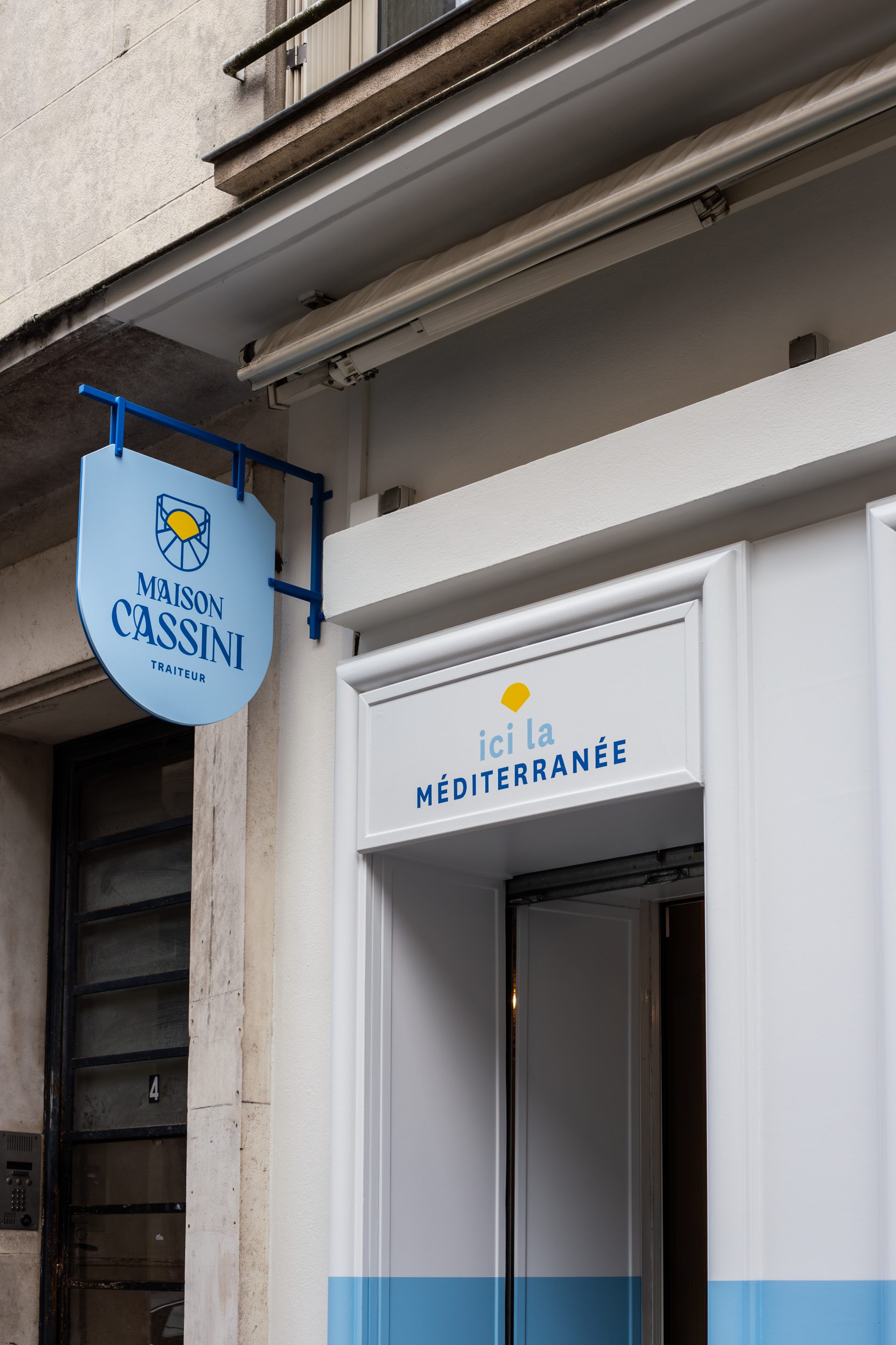 Devanture de l’épicerie Maison Cassini avec enseigne élégante et artisanale